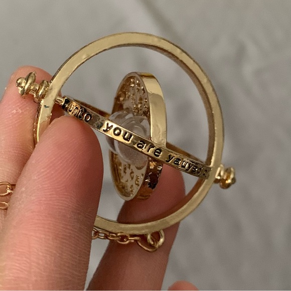NWOT Harry Potter Time Turner Swiveling Hourglass Rotating Time Necklace Gold - Picture 10 of 10